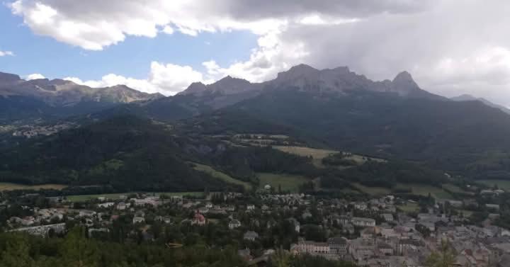 App Vue Montagne Barcelonnette Proche Piscine Rando Riviere Nature Extérieur photo